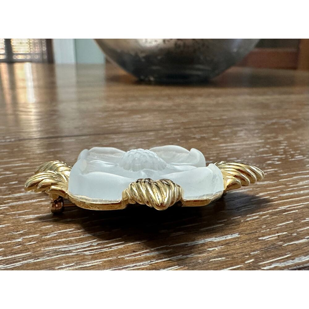 Vintage Monet Carved Frosted Glass Dogwood Flower Gold Tone Brooch/Pin - Picture 3 of 5